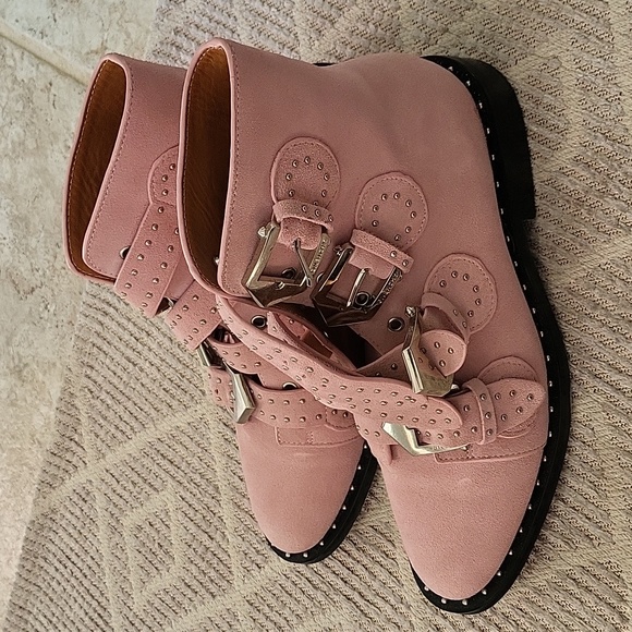 Givenchy's 'Elegant' ankle pink suede boots - Picture 4 of 13